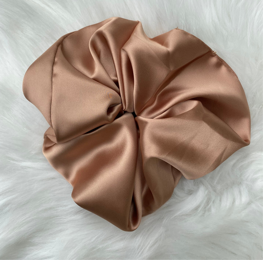 Satiini jätti-scrunchie Golden Brown
